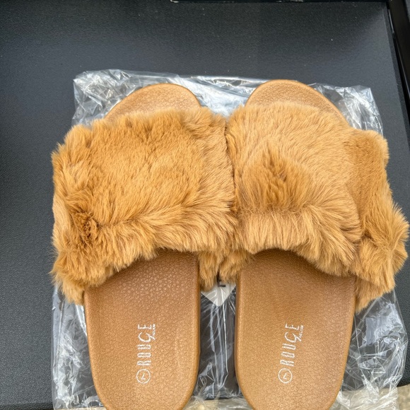 Rouge Helium Shoes - Rouge Helium Tan Faux Fur Slippers